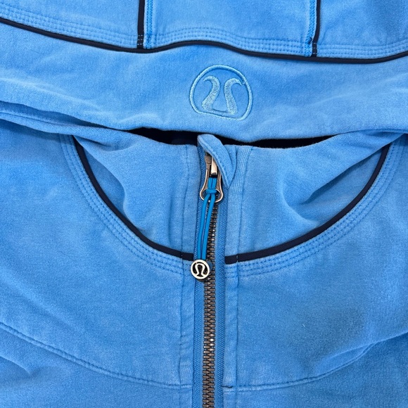 LuluLemon vintage blue scuba - Picture 6 of 6